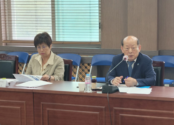서울소년분류심사원을 방문한 송두환 위원장(오른쪽). 국가인권위원회
