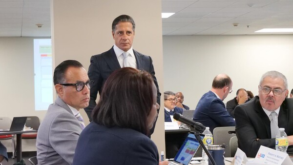 LA통합교육구(LAUSD)의 알베르토 카발로 교육감 [출처=Alberto Carvalho 페이스북]