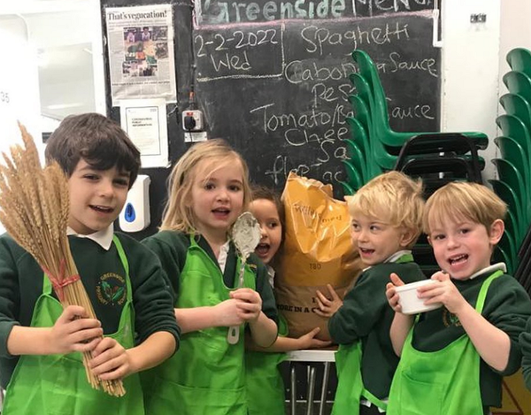 [영국] “채소 키우고 빵 굽고” 학교는 지구 살리는 요리 중