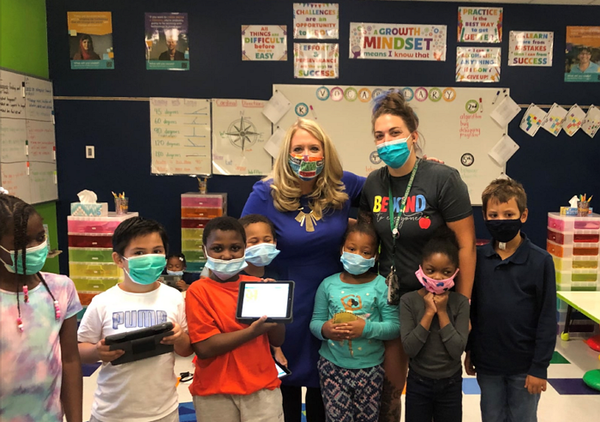 교육현장을 방문한 케이티 제너 교육부 장관 [출처=Dr. Katie Jenner] 