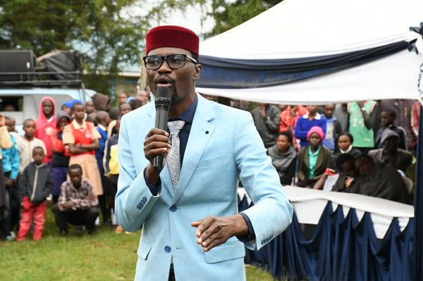 디드무스 바라사 하원의원이 현재 교육과정을 비판했다 [출처=디드무스 바라사] 