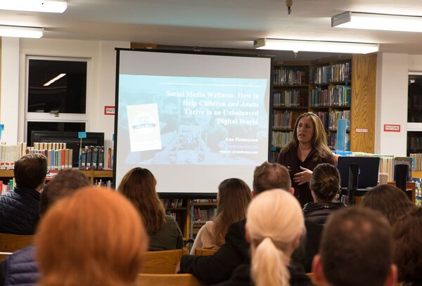 안나 호마윤은 Social Media Wellness을 통해 건강한 소셜미디어 지도방안을 제시했다 [출처=mttam]
