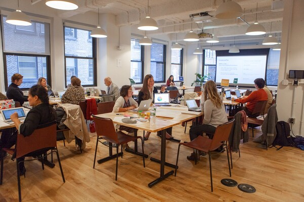 STEM 관련 멘토링을 제안한다 [출처= 100Kin10]