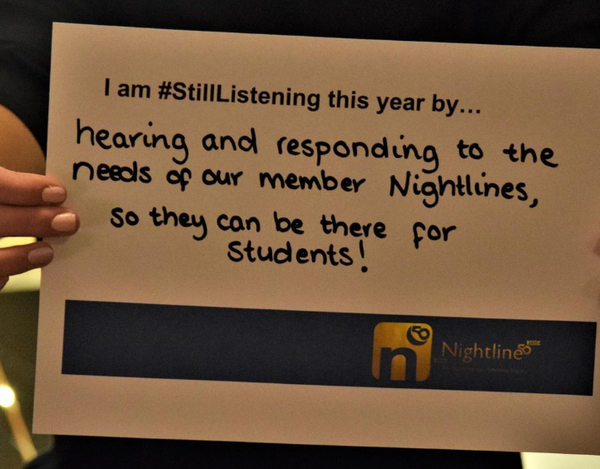 학생 자원봉사자로 구성된 나이트라인. 헬프라인 