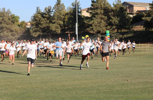 백인 부모들은 스포츠와 다른 과외활동에 집중한다. 우드크레스트 크리스천하이스쿨 