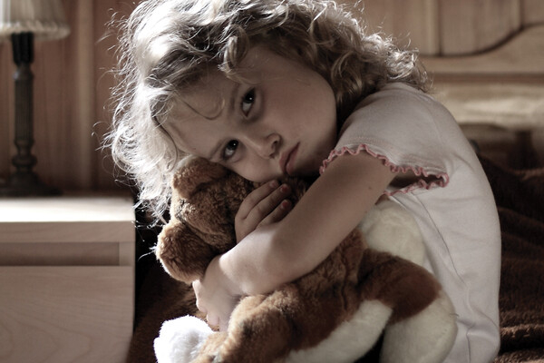 무서운 사건을 목격한 아이를 다독이기 위한 방법을 살펴보도록 하자. 전미상담협회