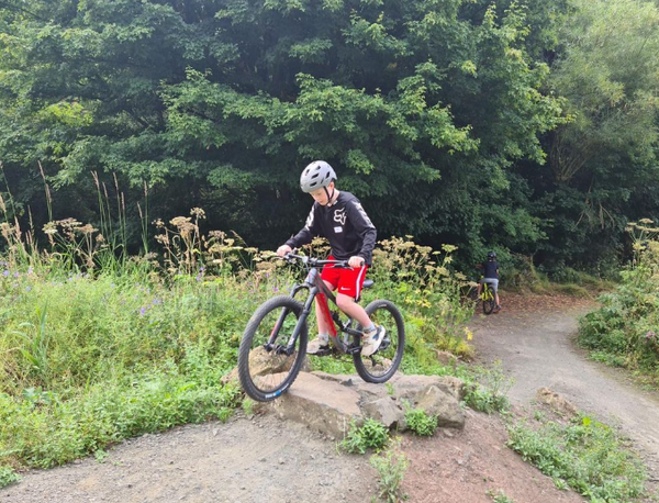 하이킹이나 자전거, 게임 등도 몰입형 활동에 포함된다. 카필드스쿨 