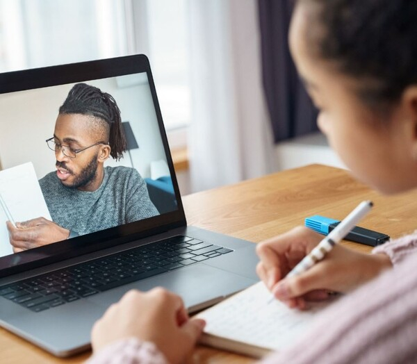 여론조사에 응답한 UAE 학부모의 89%가 하이브리드 교육에 긍정적이었다. 마이온라인스쿨링