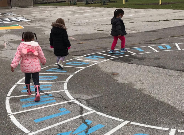 차례대로 숫자 세기, 숫자 건너뛰며 세기 등을 익혀야 한다. 토론토교육구 