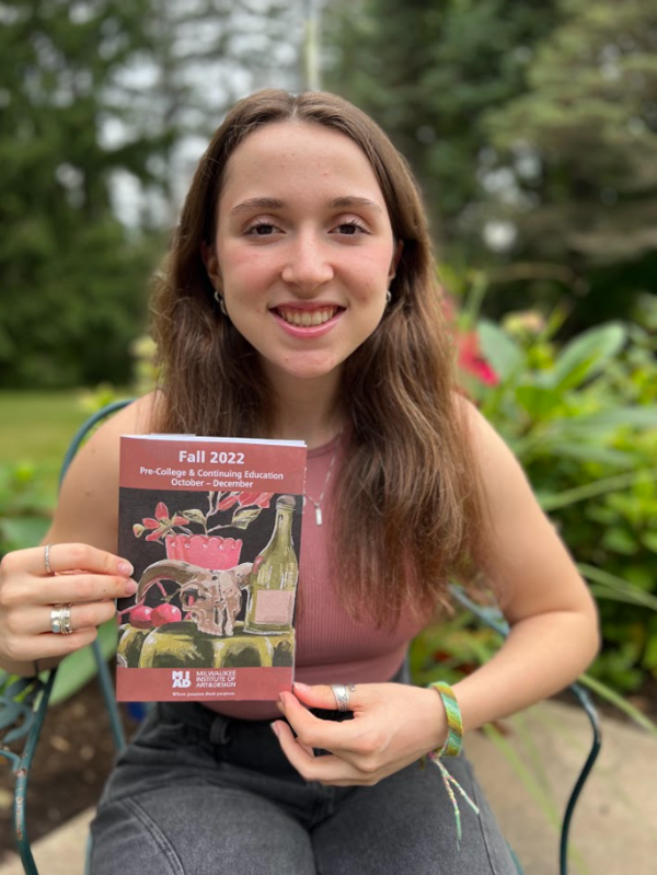 얀센 헤이스는 플라스틱이 바다와 해양생물을 어떻게 오염시키는지 표현했다. AP스튜디오 