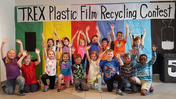 지난해 11월에는 미국 리사이클의 날을 맞이해 초등학교를 대상으로 플라스틱 재활용 챌린지를 진행했다. 트렉스 