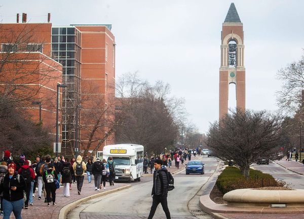 코로나19 이후 모든 학생의 학부 등록이 감소했지만, 흑인 남성은 눈에 띄게 떨어졌다. 볼스테이트대학 