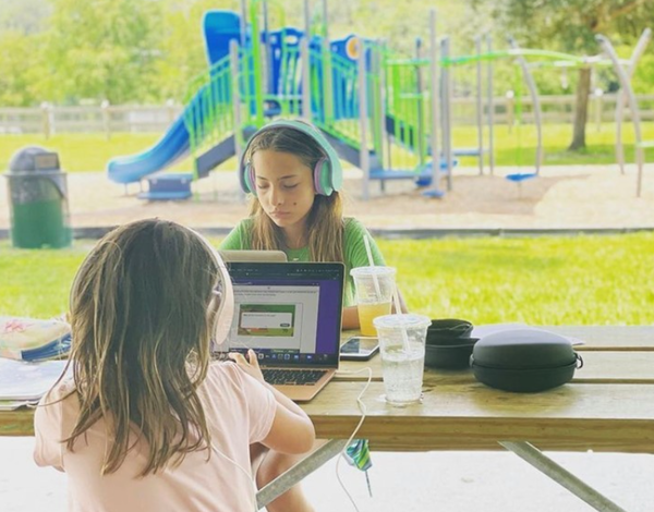 학생과 교사는 온라인 상호작용이 가능하다. 볼스테이트대학 