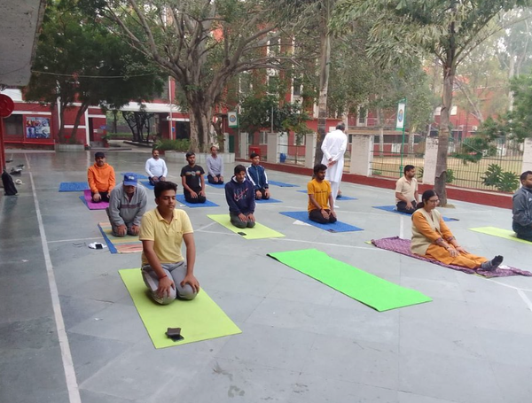 한스라즈대학은 불교 중심 학교다. 한스라즈대학 