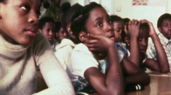  카리브해 출신 이민자들 ‘윈드러시 세대’가 교육적 저능아 스캔들의 영향을 받았다. BBC