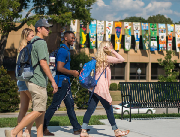 더 많은 사생활이나 자유를 원하는 십 대 청소년. 테네시대학 