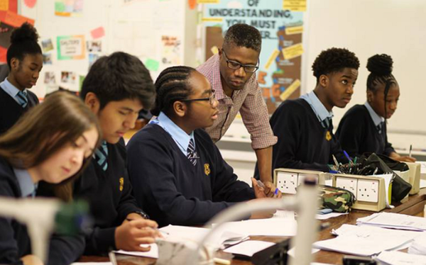 자퇴를 심각히 고려하는 학생들에는 사회경제적으로 소외되고 혜택 받지 못하는 학생들과 장애 학생, 시간제 등록생이 포함됐다. 유니버시티칼리지런던