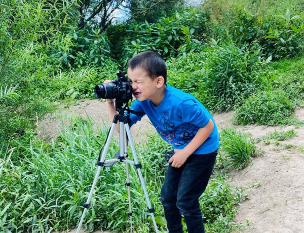 아이의 관심사에 맞는 그룹 활동에 참여하게 한다. 영국국립자폐협회 