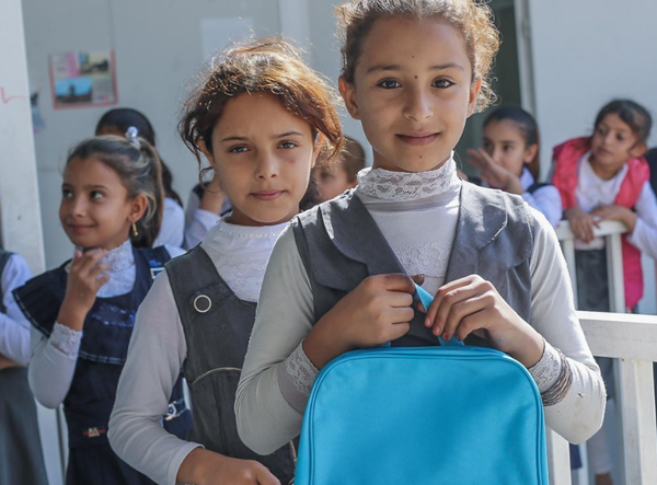 유니세프는 약 320만 명의 취학 연령의 이라크 어린이들이 학교를 다니지 않는 것으로 추정하고 있다. 유니세프 이라크 