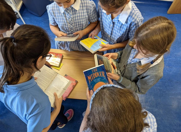  아이가 커가면서 난독증 증상이 저절로 낫거나 사라지지 않는다. 헐링엄스쿨 