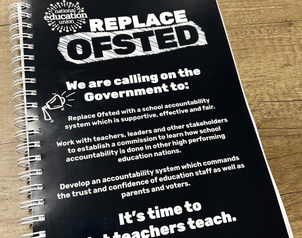 전국교육연합은 교사들이 불공정하고 신뢰할 수 없는 오프스테드 압박 아래서 일한다며 오프스테드를 공정한 새로운 시스템으로 교체해야 한다고 탄원서를 제출했다. 전국교육연합 