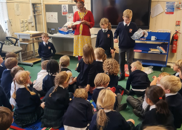 아이가 역할극에서 주도적으로 할 수 있도록 하고, 구체적인 결과를 강요하지 않아야 한다. 라탈란스쿨 