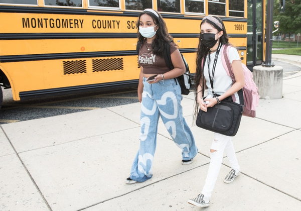 수업시간에 스마트폰을 사용하지 않도록 제한하려는 노력에도 불구하고 여전히 성과가 없다고 말하는 교사도 많다. 몽고메리카운티공립학교 