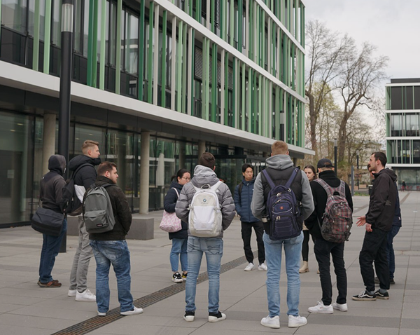 졸업하지 못할 위험에 처한 학생들을 지원하기 위해 특별 프로그램을 확대했다. ‘PUSCH–Practice and School’은 진로 방향 설정, 직업 훈련 및 적용의 중요한 단계를 지원한다. THM 헤센테크니컬센터 