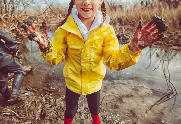 아이들은 종종 주의나 관심을 끌기 위해 지저분하게 행동한다. 어도비