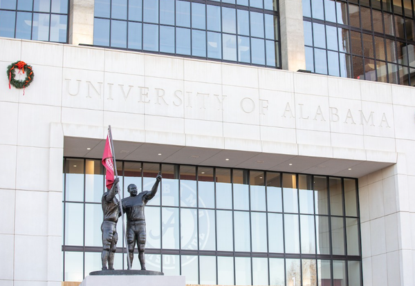 앨라배마주 공립대학에서 트랜스젠더 운동선수의 스포츠 참가를 금지하는 법안 첫 공청회가 열렸다. 앨라배마대학 