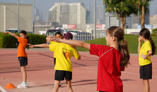 학생들에게 선택권이 있을 때 과제를 더 많이 하고 교사를 더 잘 따르며, 공격성을 덜 보인다. 스위스국제학교 