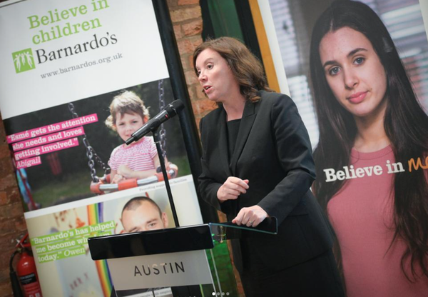 레이첼 드 수자 아동위원은 정신건강 지원 수요가 급증하는 것을 보고 우려하고 있다. 영국아동위원회 