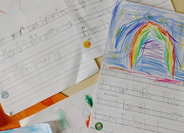 웨일스에 거주하면서 웨일스어와 영어를 모두 배우는 아동을 대상으로 조사한 결과 이중 언어 구사 능력이 발달장애 아동의 사회적 상호작용과 정체성 형성에 긍정적인 영향을 미치는 것이 발견됐다. nsw교육부 