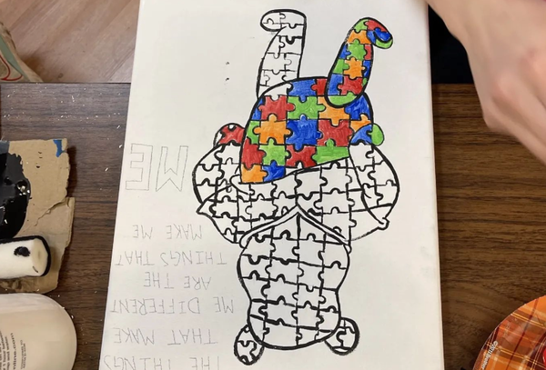 퍼즐 조립, 피자 흉내 내기, 색칠하기, 빙고 게임, 짝 맞추기 게임 등 아이가 좋아하는 활동을 한다. LLA테라피 