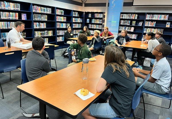 [I-PEOPLE] 학생들과 소통하고자 틱톡 영상 올리는 교장 교사 채용에도 효과적