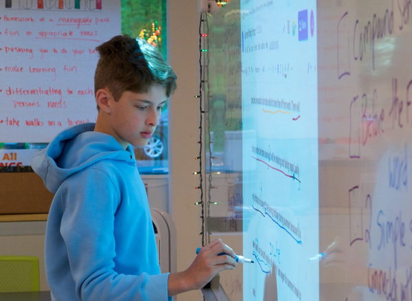 학생의 질문을 장려하고 강력한 토론 루틴을 구축할 수 있도록 지원한다. 윈스턴예비학교 