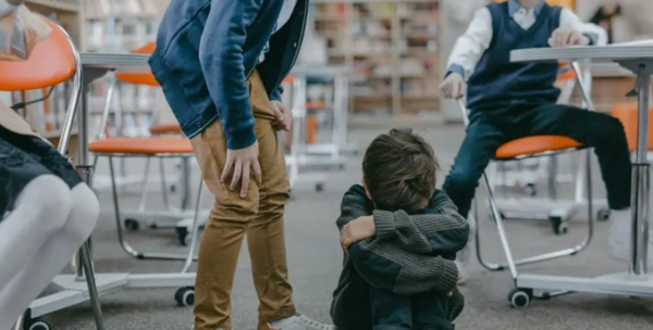학교폭력을 경험한 대한민국 학생은 5.4만 명에 달한다. 포지티프사이콜로지