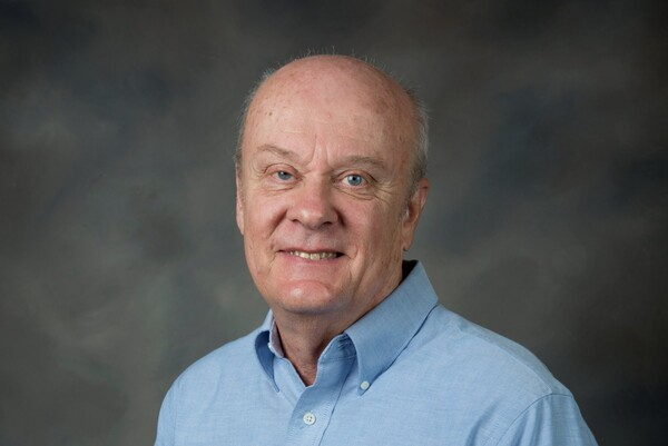 토마스 헨릭스 박사. 엘론대