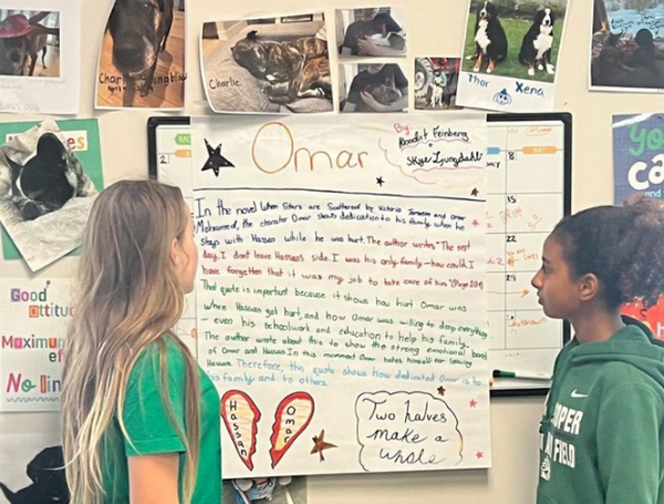  토론 중에 모든 학생의 적극적인 참여를 보장하기 위해 동료 코칭 전략을 활용한다. 존쿠퍼스쿨 