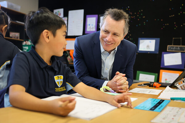 클래어 교육부장관. 제이슨 클레어 