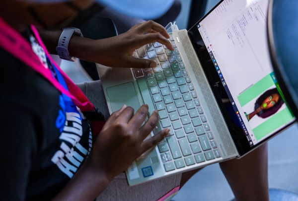 흑인 어린이의 절반 이상은 미디어에서 자신의 인종이 잘 묘사되지 않는다고 답했다. 블랙걸스코드 