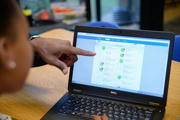 AI는 아이들의 읽기, 정량적 추론, 역사 및 과학에 대한 이해 등의 능력을 향상시킬 수 있는 잠재력이 있다.  뉴클래스룸