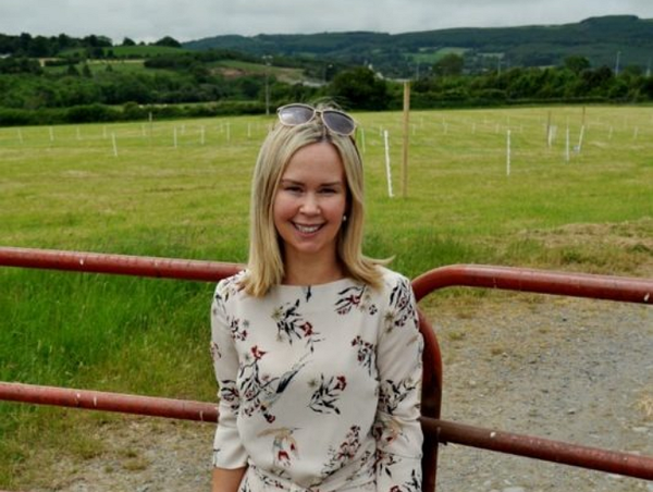 하퍼 교장은 이번 협약을 추진했다. “스마트폰을 달라고 요구하는 시기가 점점 더 어려지고 있다”고 말했다. 그레이스톤스가이드