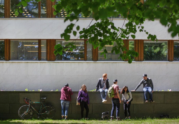 평생교육과정에 참여하는 것이 개방형 대학에서 학점을 이수하는 것보다 훨씬 더 비싸다. 알토대학