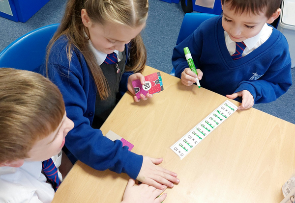 ADHD 여성은 교사, 또래, 형제자매와의 관계가 더 나빴다. 홀리크로스초등학교 