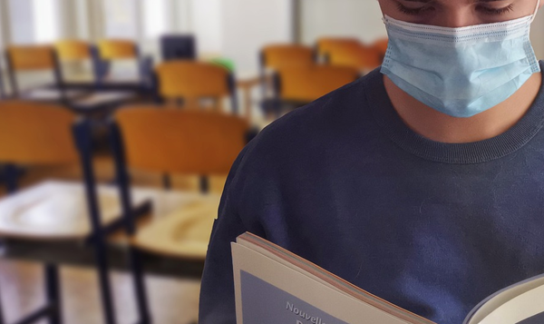 학생들의 정서적, 학업적 공백보다는 '확진자 수'에만 집중한 탓이다. 아이들은 친구와 만나지 못하고 방 안에서 홀로 영상을 바라볼 수밖에 없었다.