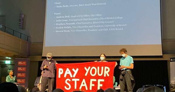 [영국] 교직원 '채점 파업'으로 대학생들 학위 없이 졸업하나