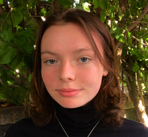 마리엘 윌리엄슨은 유제품 우유를 함께 옹호하지 않는 이상 식물성 우유만 홍보할 수 없다는 학교 행정부의 지침을 듣고 학교와 교육구를 상대로 법적 조치를 취했다. 플래닛베이스드뉴스