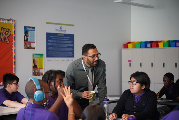  '전통적인' 차터스쿨과 가상으로 교육을 제공하는 차터스쿨 사이의 차이는 더욱 뚜렷해졌다. 퍼블릭프렙네트워크 