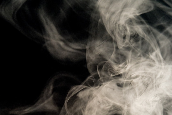 크로밍은 탄화수소 기반 화학물질을 흡입하는 것을 포함한다. 폐로 흡입되면 화학물질이 혈류로 들어가 뇌를 포함한 다른 기관으로 전달된다. 국립산업안전보건연구소